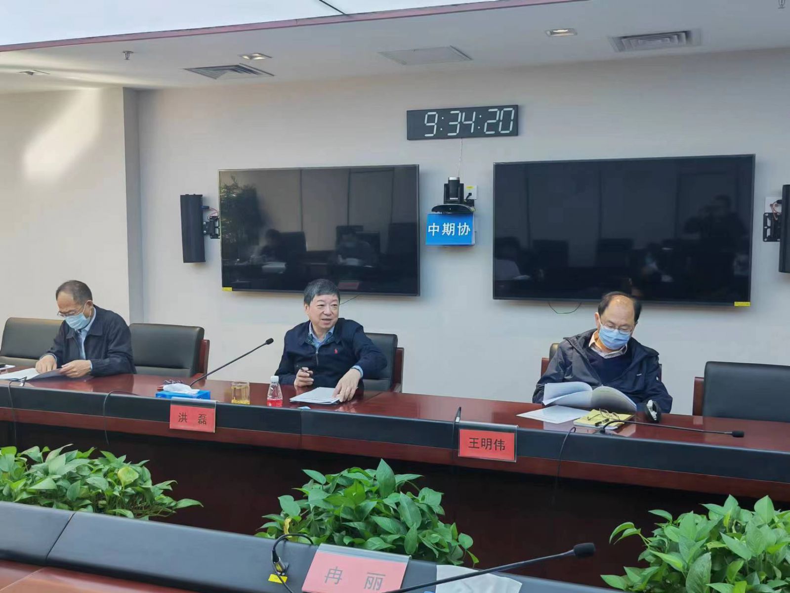 中國期貨業(yè)協(xié)會組織干部員工收看收聽黨的二十大開幕盛況